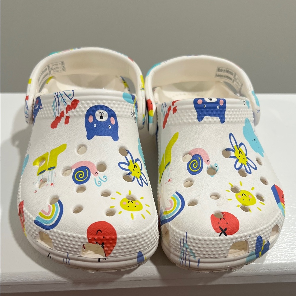 CROCS Kids White Graphic Clogs